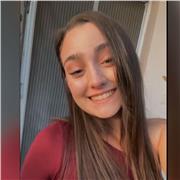 Estudiante de 19 años buena en matemáticas y biología